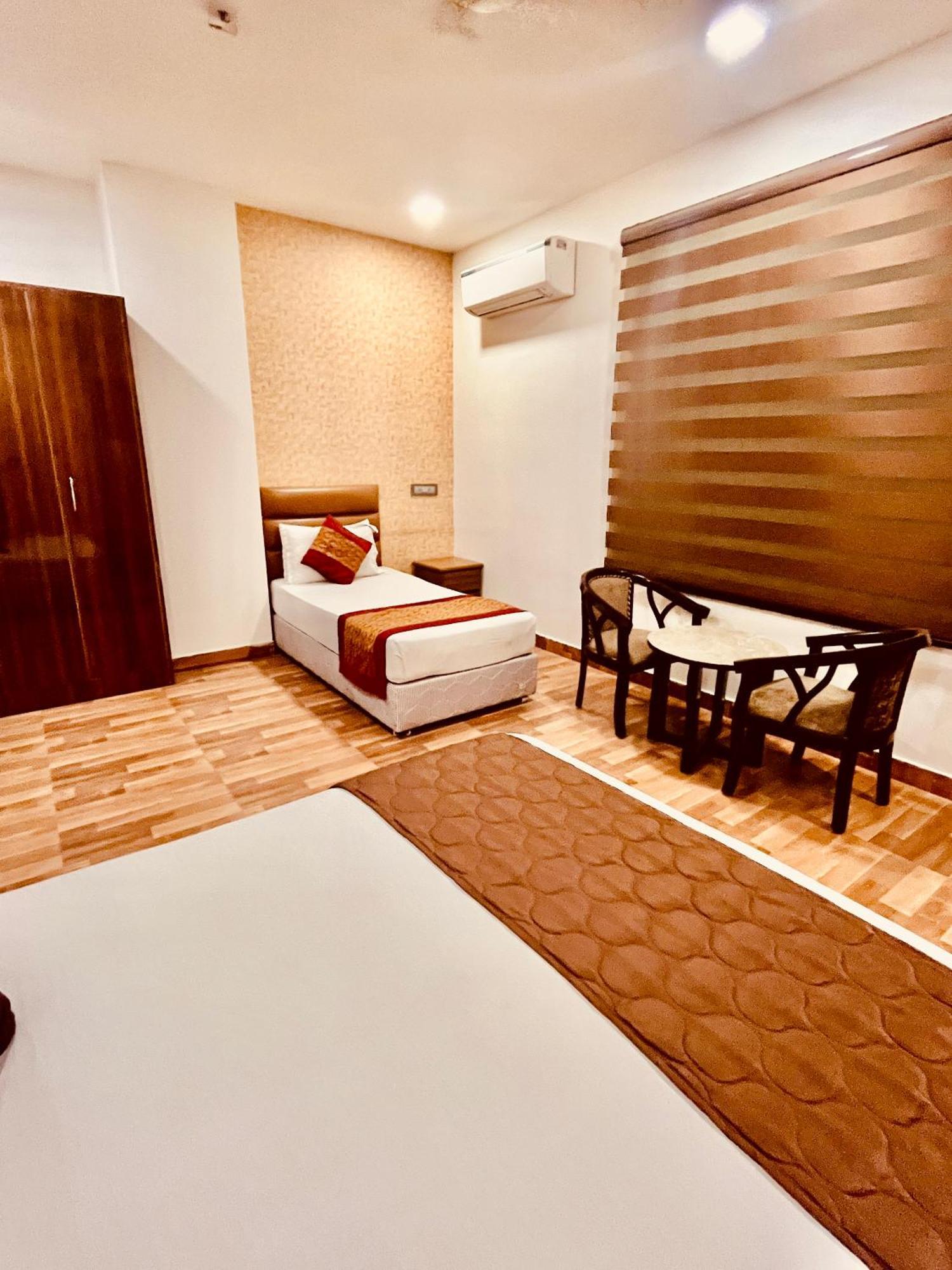 Amora Rooms Dwarka New Delhi Extérieur photo