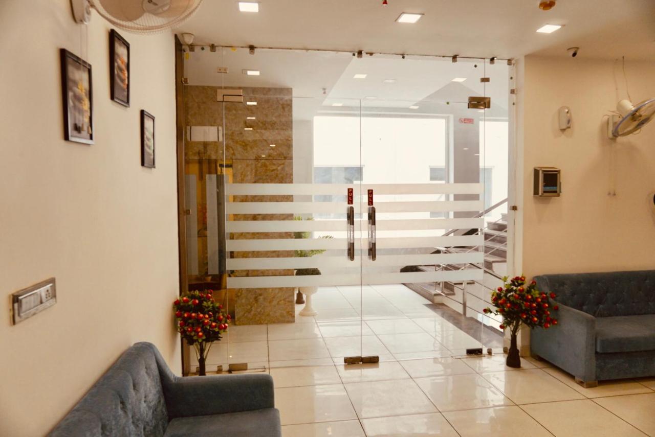 Amora Rooms Dwarka New Delhi Extérieur photo